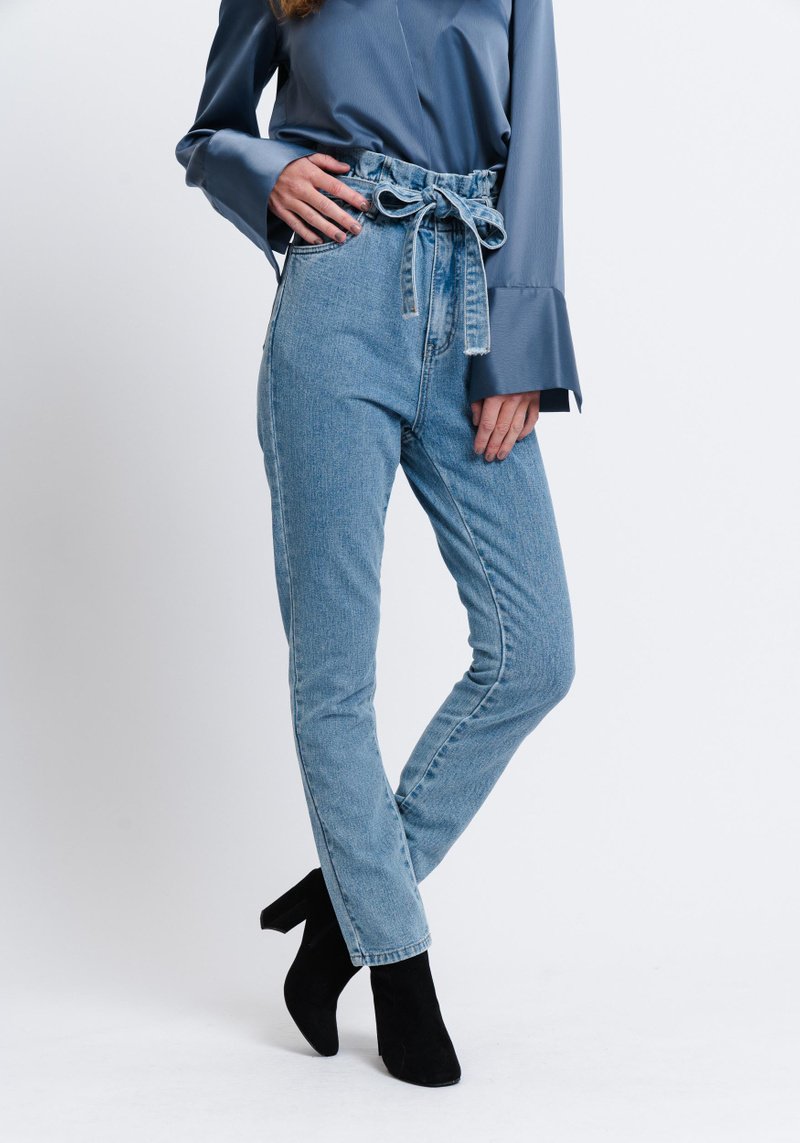 Rut & Circle Danielle Paper Waist Jeans