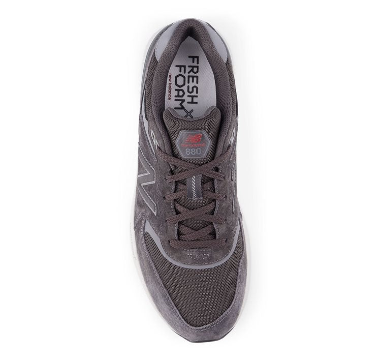 New Balance 880