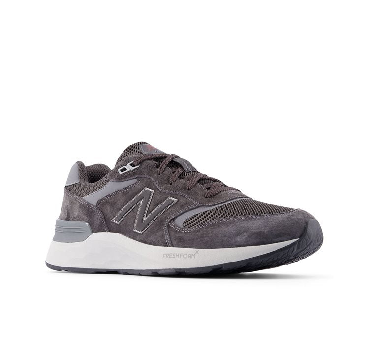 New Balance 880