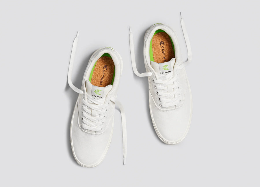 Cariuma Naioca Off-White Sneaker